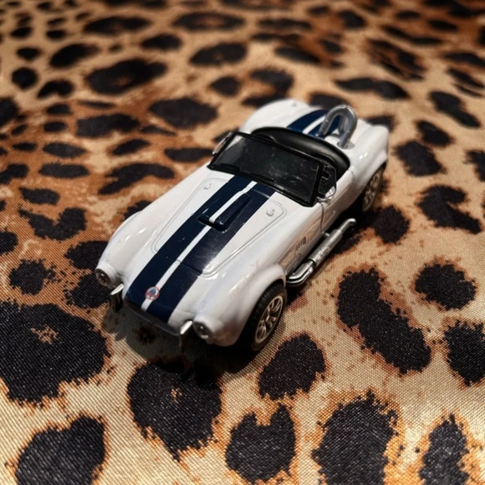 1965 Shelby Cobra S/C 1:32 Scale Diecast Car Model